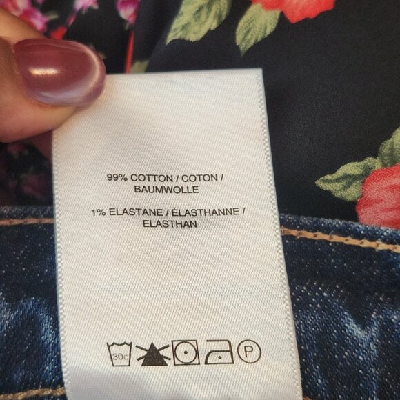 Silver Jeans Co. Mid-Rise Shorts EUC | Size 27 | Cut Out Front & Raw Hem - Picture 8 of 8